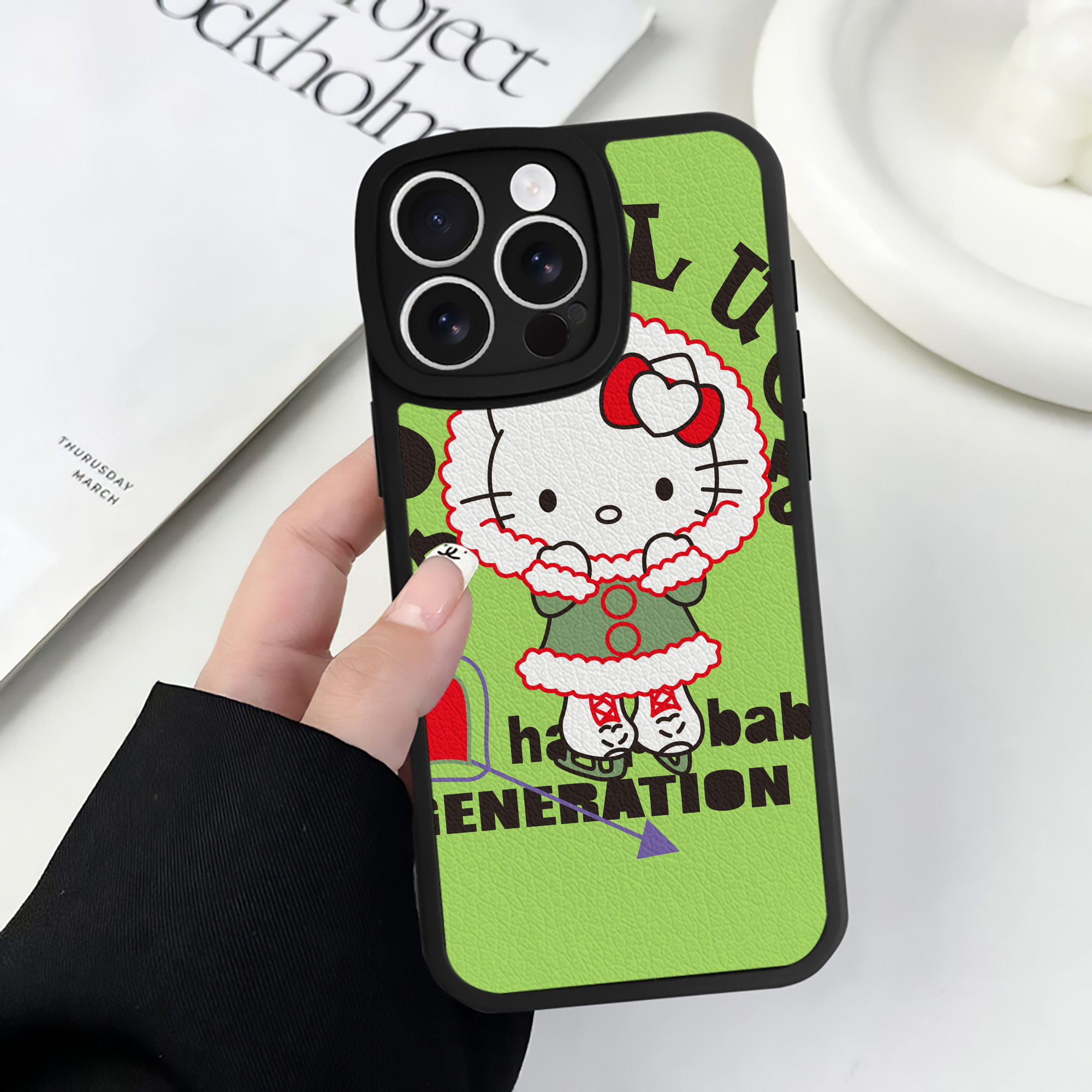 （画像用） Hello Kitty ハローキティ 【iPhone 16シリーズ対応】シリコンスマホケース（レザー調） 材質：シリコン